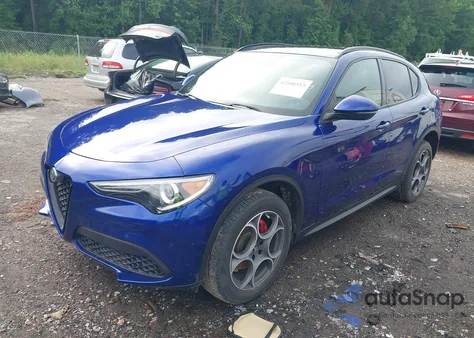 2022 Alfa Romeo Stelvio z USA, uszkodzony, nr VIN ZASPAJAN9N7D37137